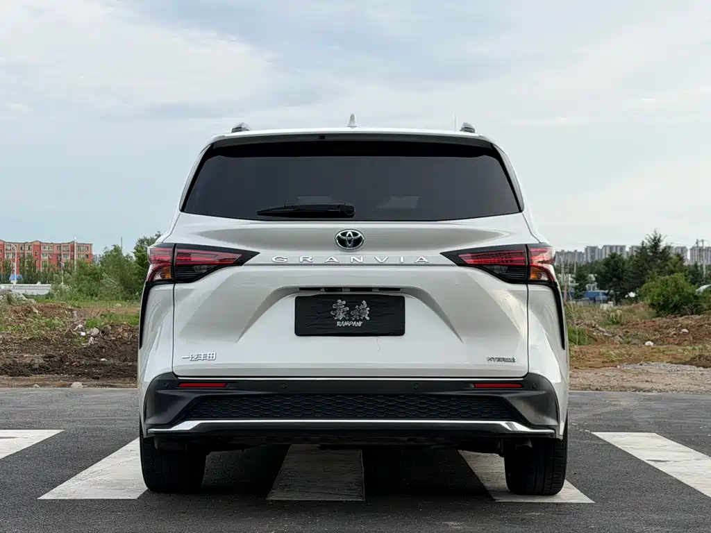 Granvia 2.5 L Hybrid Comfort