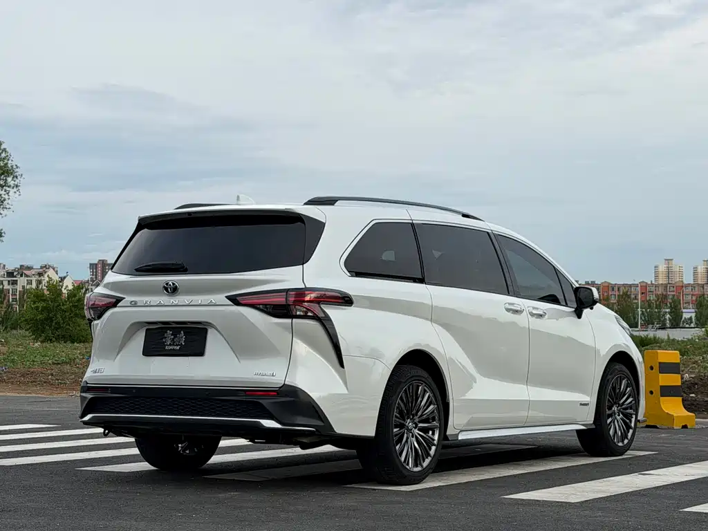 Granvia 2.5 L Hybrid Comfort