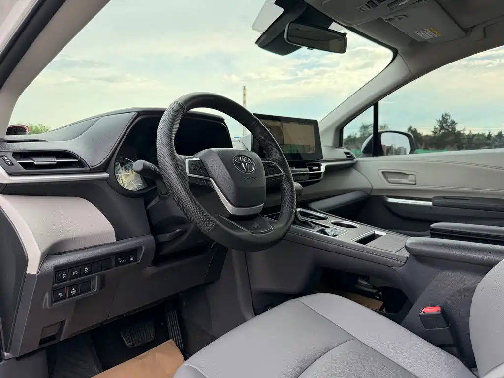 Granvia 2.5 L Hybrid Comfort