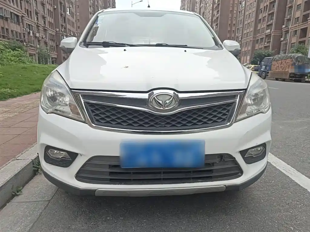 BAIC Huansu H2 1.5 L AMT Luxury BJ415 C