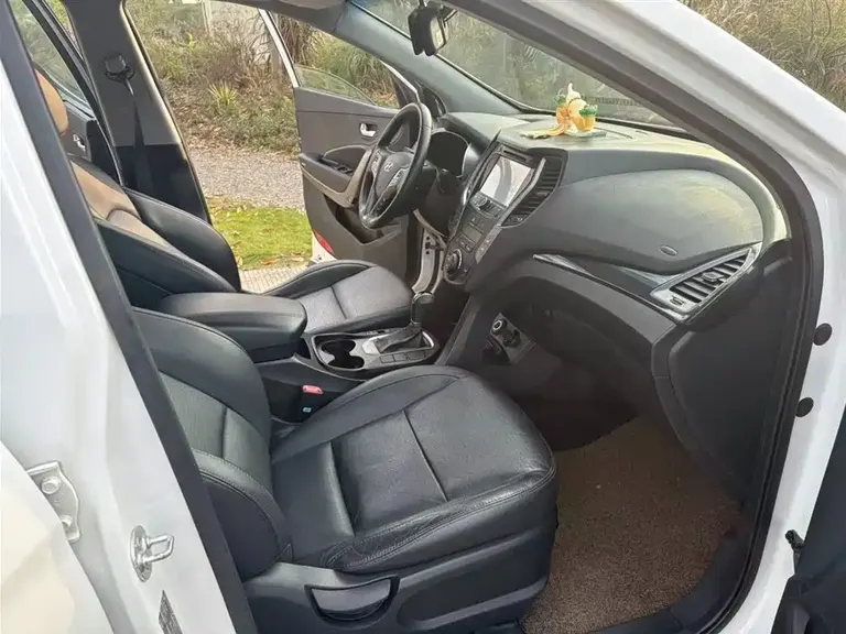 Hyundai Santa Fe 2.4 L Auto 2 WD Intelligent