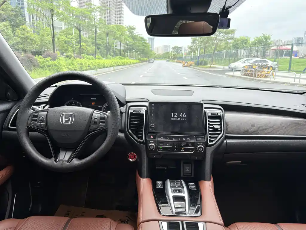 Honda UR-V 370 TURBO 4 WD Premium