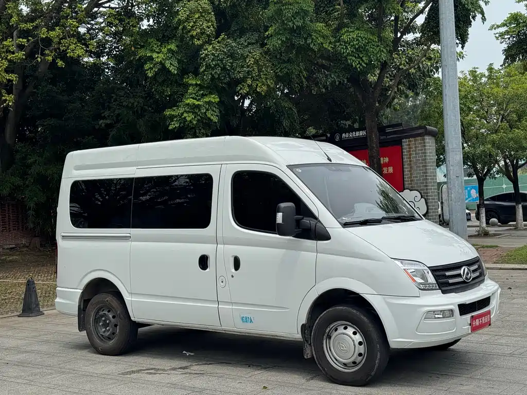 Xintu V80 新途V80 2024款 PRO商旅 6 MT 短轴中顶147 Ps 8/9座 非营运