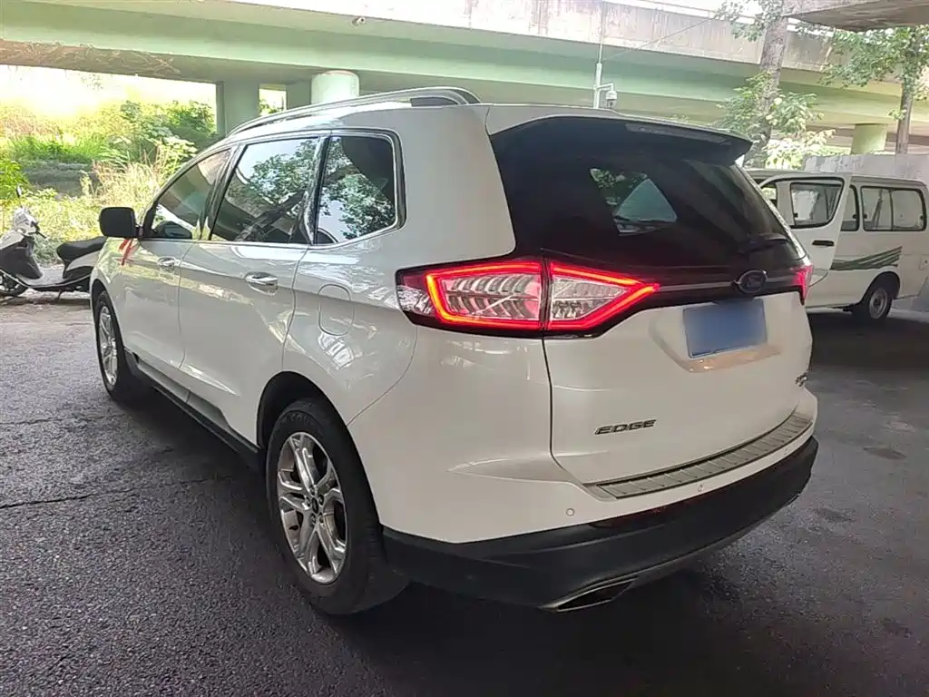 Edge EcoBoost 245 2 WD Grand Sharp 7-seat