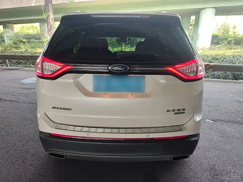 Edge EcoBoost 245 2 WD Grand Sharp 7-seat