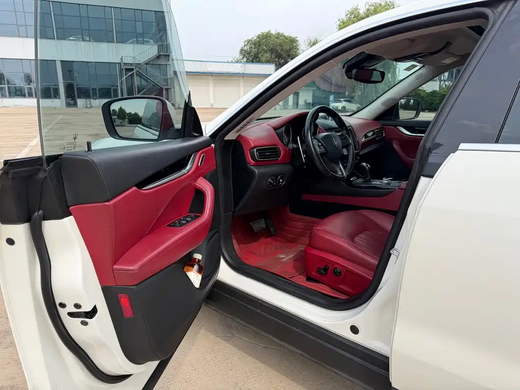 Levante 3.0 T Standard