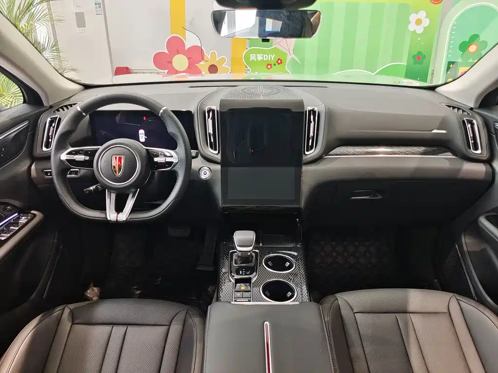 Hongqi HS3 PHEV 115 km Power Action