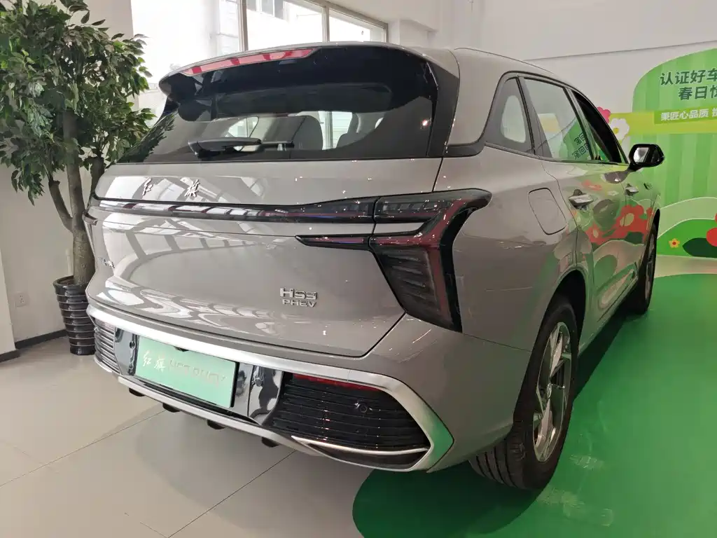 Hongqi HS3 PHEV 115 km Power Action