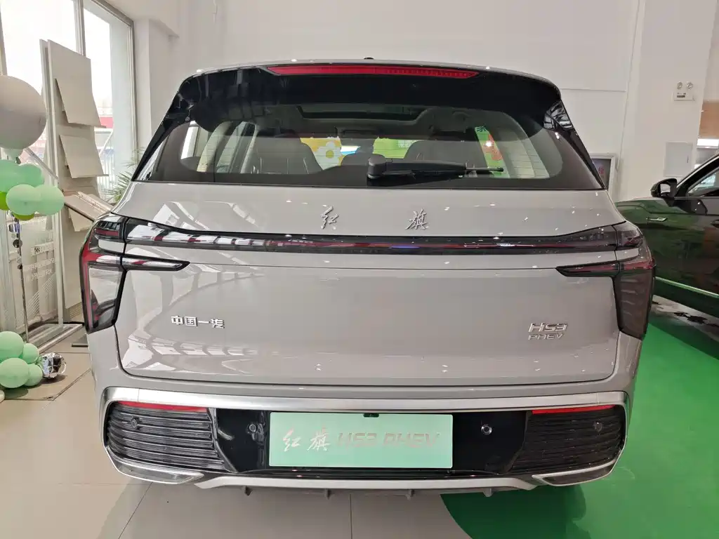 Hongqi HS3 PHEV 115 km Power Action