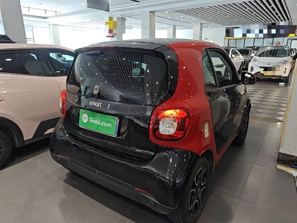 smart fortwo smart fortwo 2018款 0.9 T 66千瓦硬顶先锋版 国V