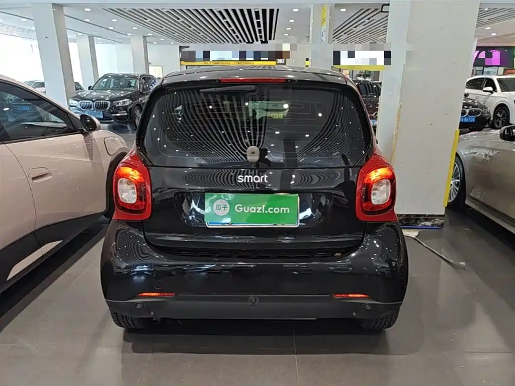 smart fortwo smart fortwo 2018款 0.9 T 66千瓦硬顶先锋版 国V