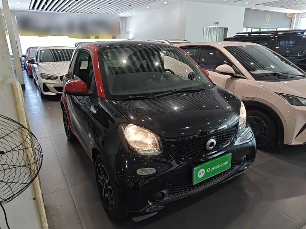 smart fortwo smart fortwo 2018款 0.9 T 66千瓦硬顶先锋版 国V