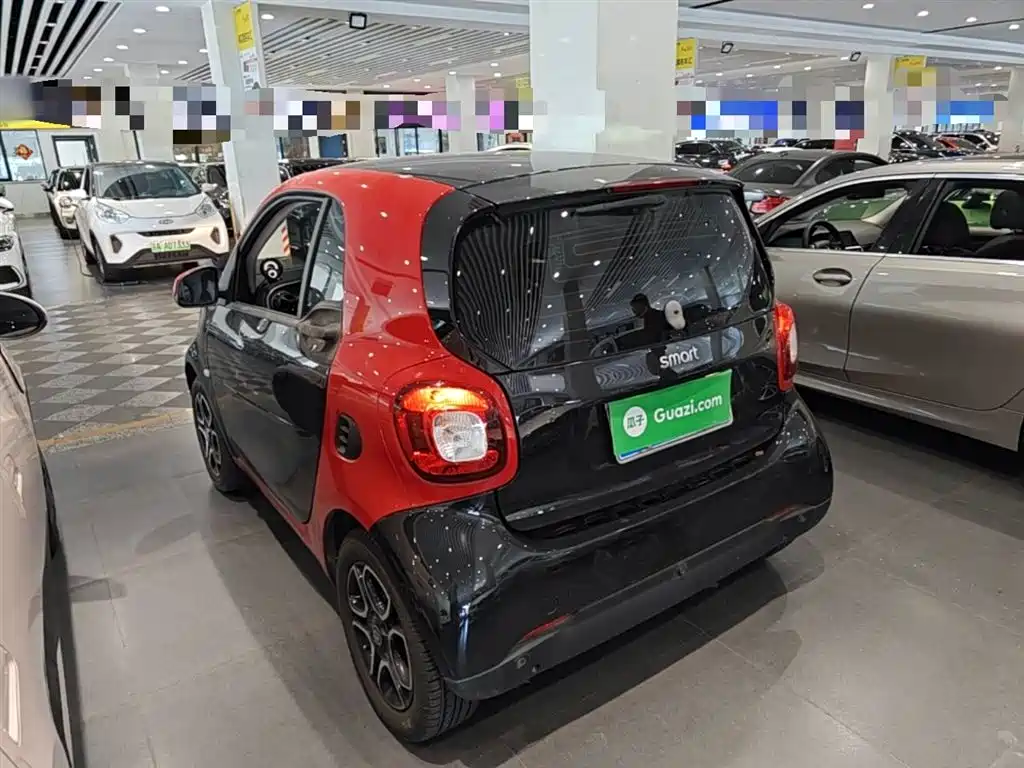 smart fortwo smart fortwo 2018款 0.9 T 66千瓦硬顶先锋版 国V