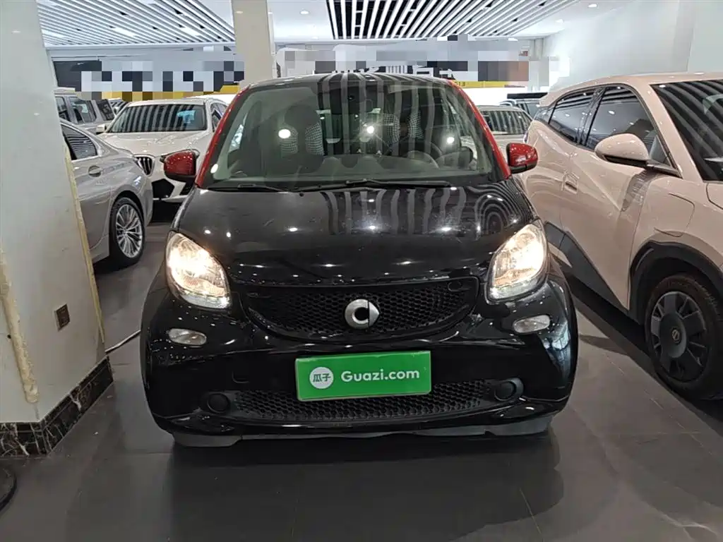 smart fortwo smart fortwo 2018款 0.9 T 66千瓦硬顶先锋版 国V
