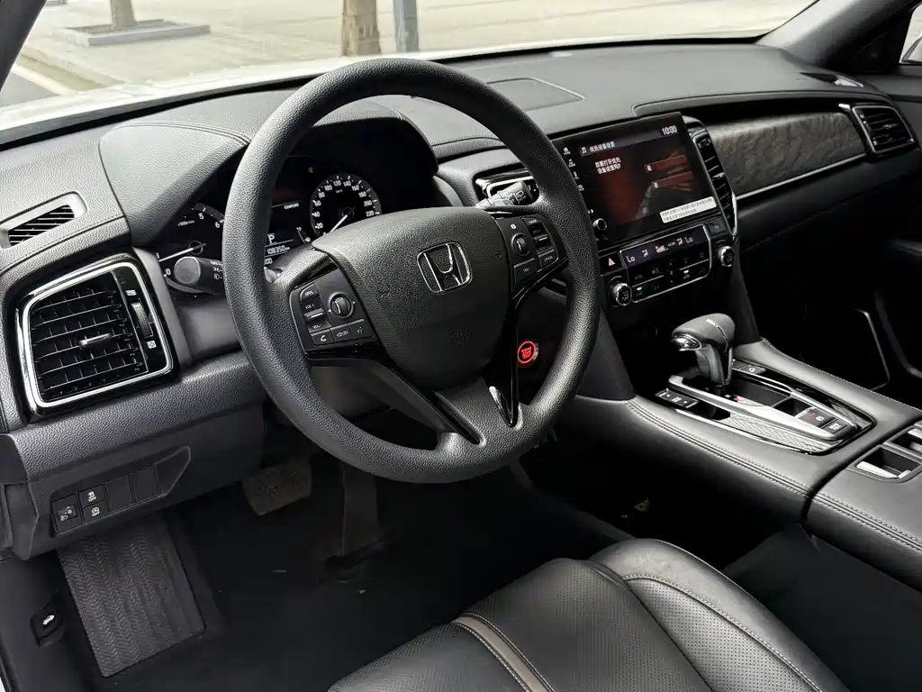 Honda UR-V 240 TURBO 2 WD Joyful