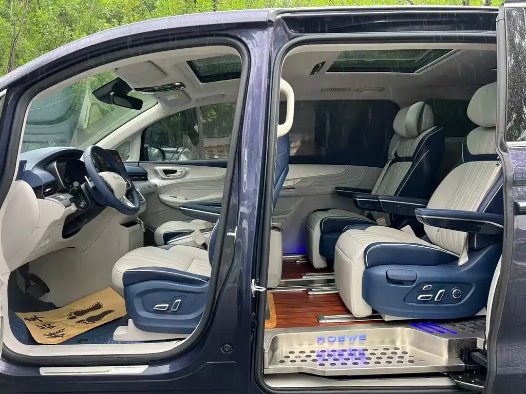 Roewe iMAX8 400 TGI Supreme Series Honored