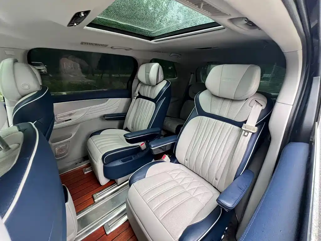 Roewe iMAX8 400 TGI Supreme Series Honored