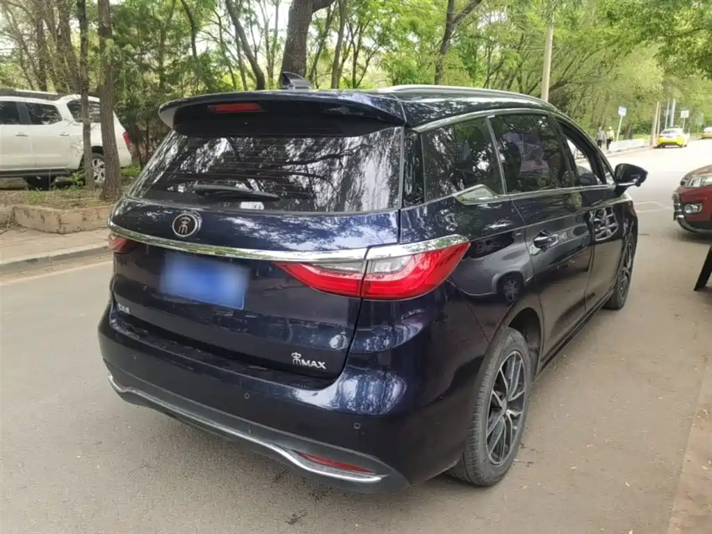 Song MAX 1.5 T Auto Connected Premium 7-seat