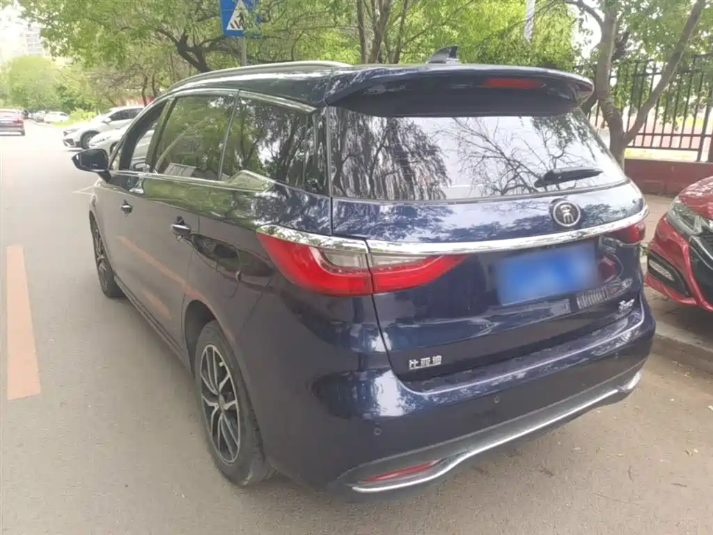 Song MAX 1.5 T Auto Connected Premium 7-seat