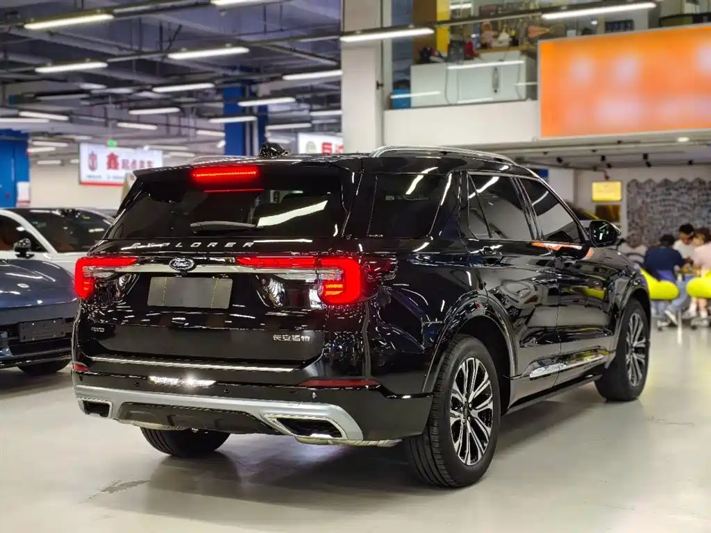 Explorer 2.3 T EcoBoost 4 WD Titanium 7-seat