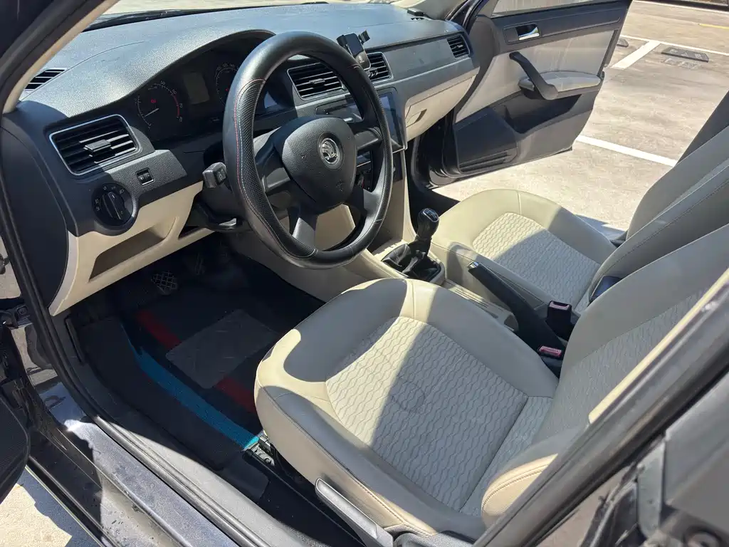 Rapid 1.6 L Manual Smart Select