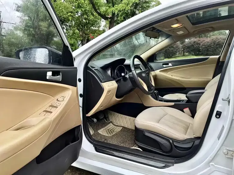 Hyundai Sonata 索纳塔 2013款 2.0 L 自动时尚版