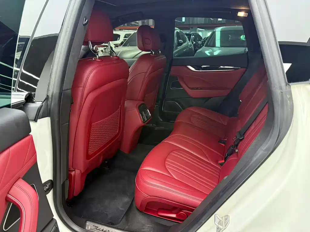 Levante 3.0 T Classic