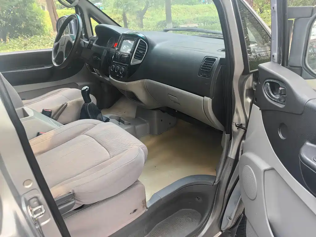 Lingzhi M3 L 1.6 L 7-seat Comfort