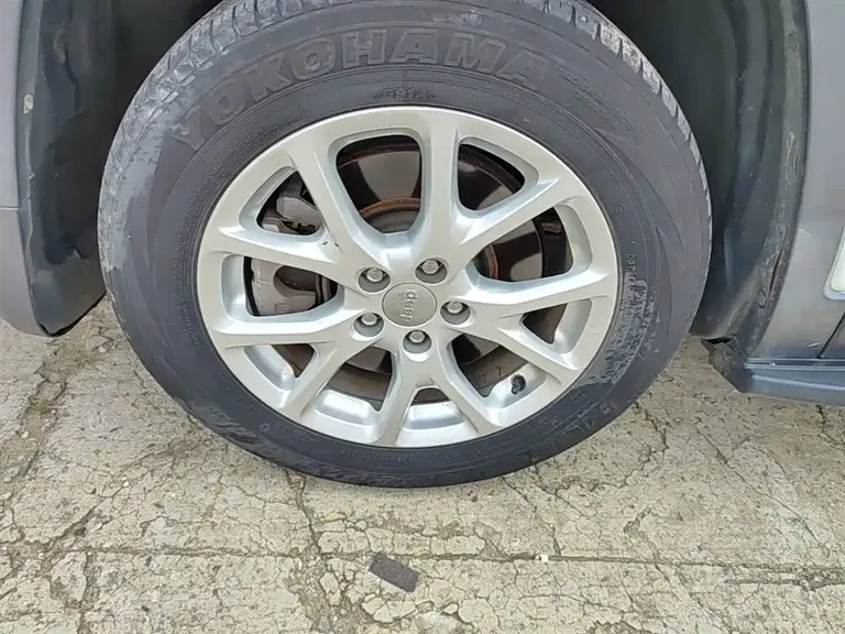 Jeep Cherokee 2.0 L Superior