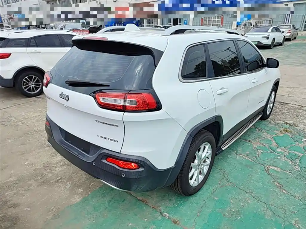 Cherokee 2.0 L Superior