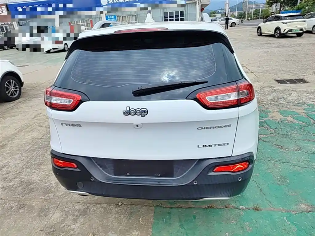 Cherokee 2.0 L Superior