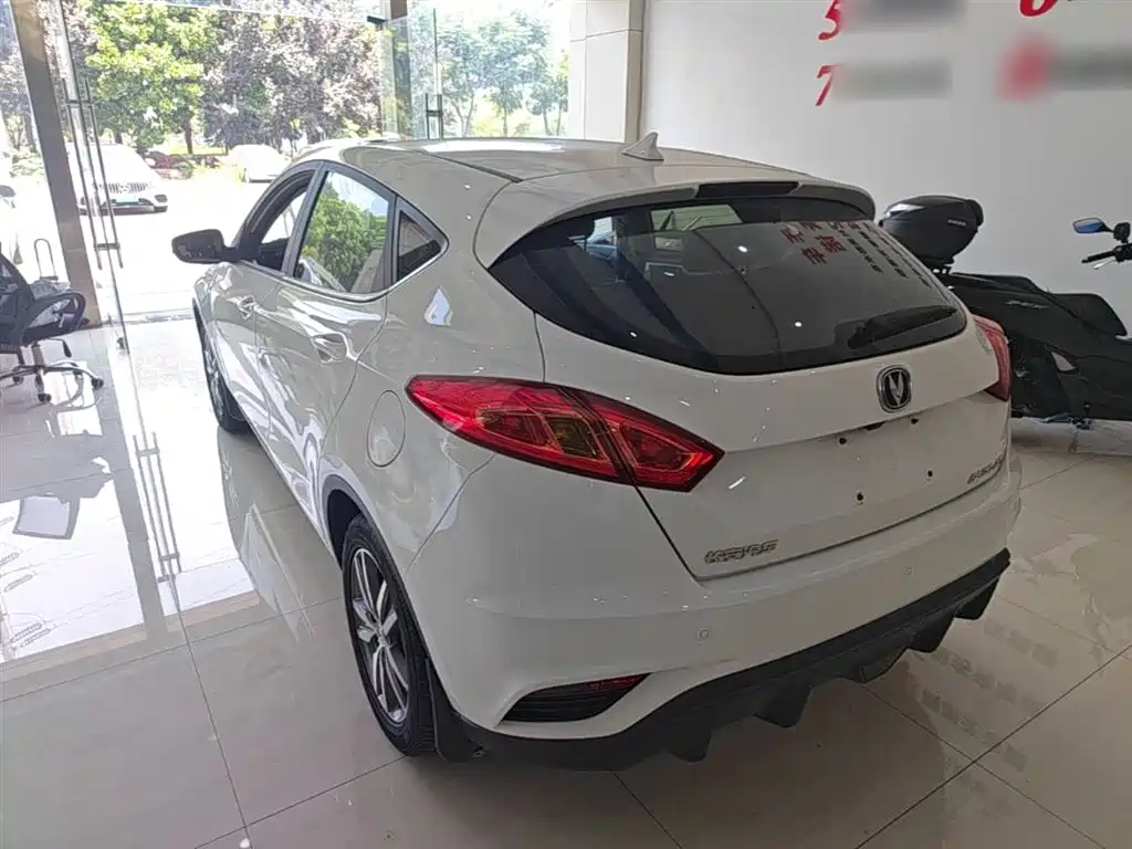 Eado XT 1.6 L Manual Handsome Cool
