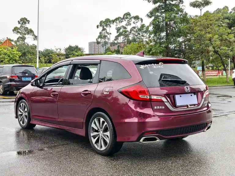 Honda Jade 210 TURBO CVT Style 5-seat