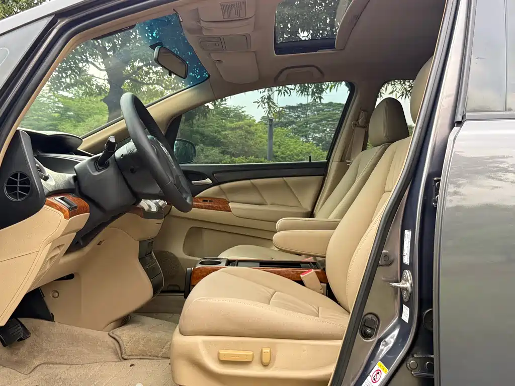 Odyssey 2.4 L Luxury