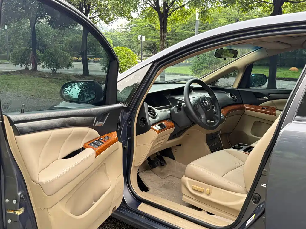 Odyssey 2.4 L Luxury