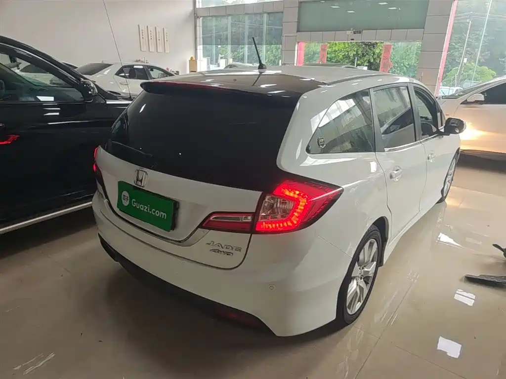 Jade 1.8 L Auto Comfort 5-seat