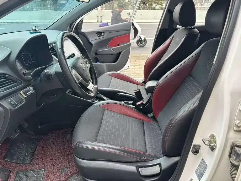 Hyundai Verna 悦纳 2016款 1.4 L 自动活力版SPORT