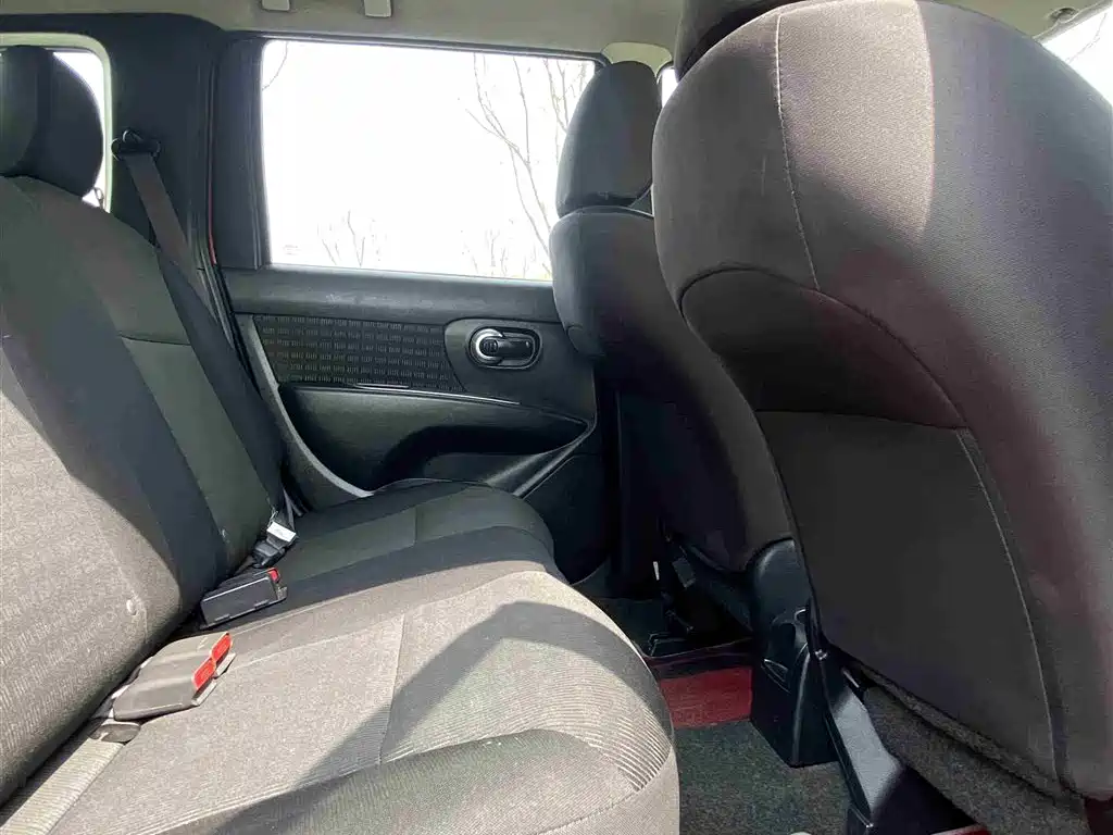 Livina 1.6 XE CVT Comfort