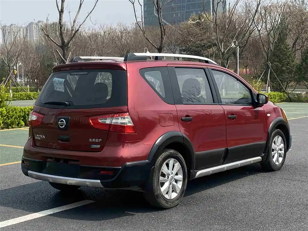 Livina 1.6 XE CVT Comfort