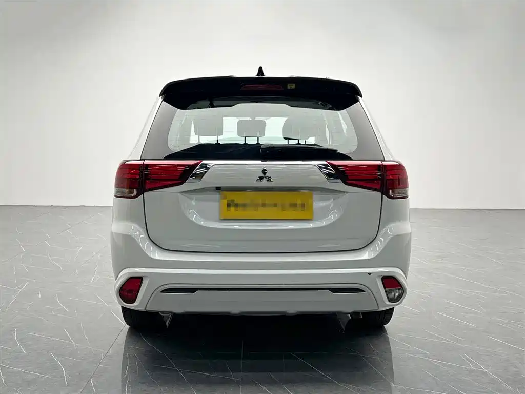 Outlander 2.0 L 2 WD Smooth Enjoyment 5-seat