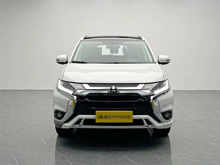 Mitsubishi Outlander 2.0 L 2 WD Smooth Enjoyment 5-seat