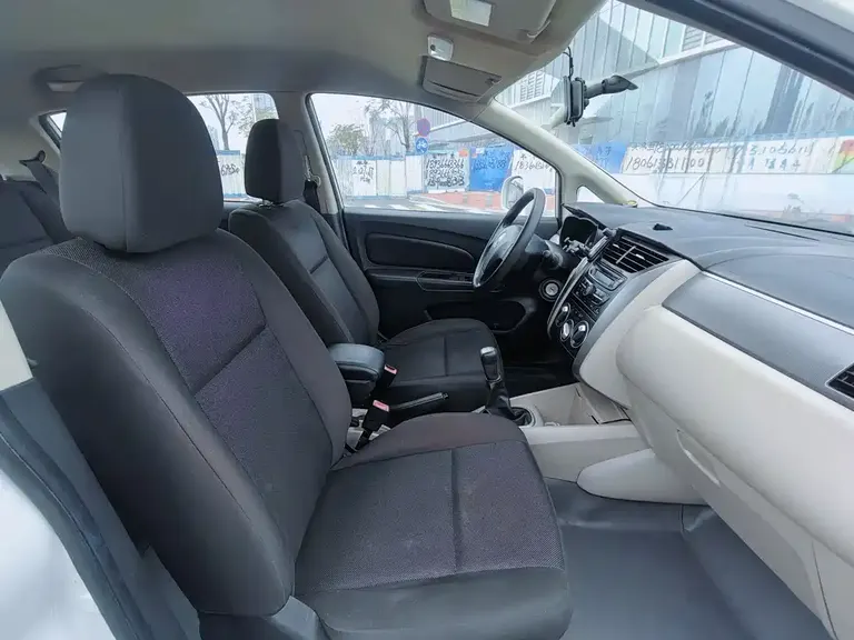 Venucia R50 1.6 L Manual Fashion