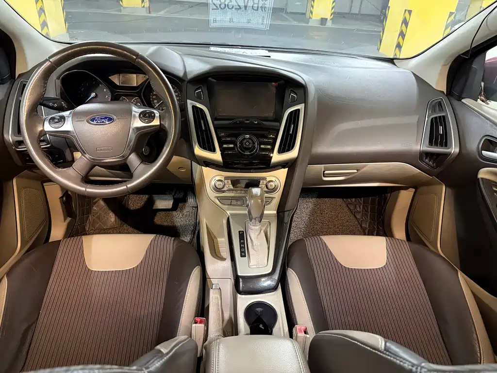 Focus Sedan 1.6 L Auto Style