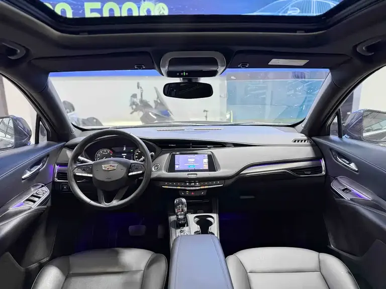 Cadillac XT4 28 T 2 WD Leading