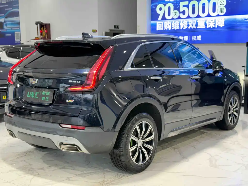 Cadillac XT4 28 T 2 WD Leading