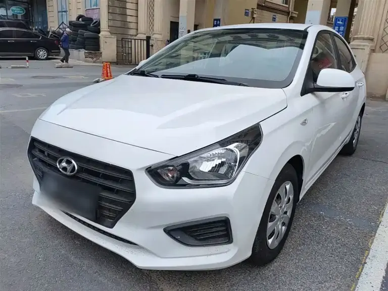 Hyundai Accent 1.4 L Manual Refreshed CN-V