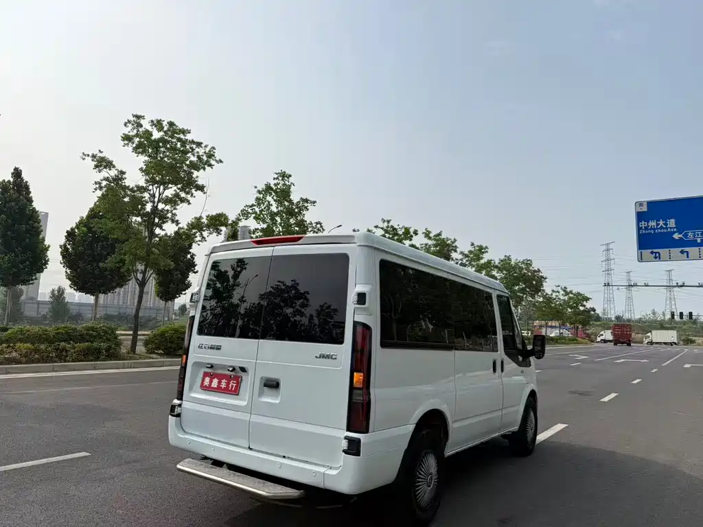 JMC Fushun 2.0 T Auto SWB Low Roof Commercial Multi-purpose Passenger 6-seat Dual Tailgate