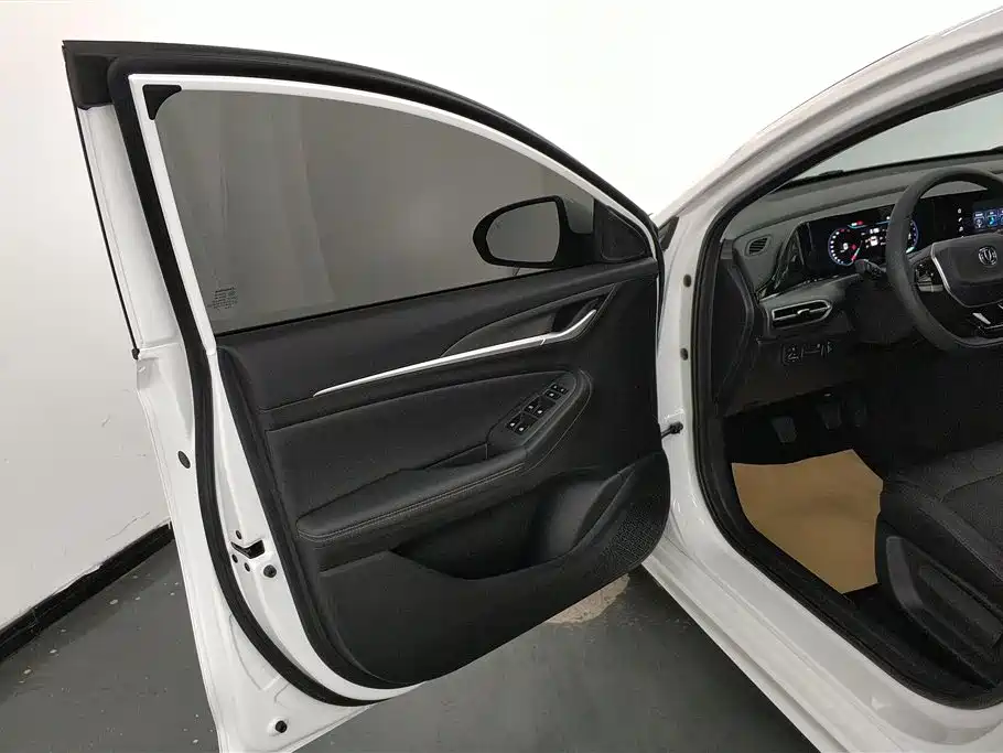 Eado PLUS 1.5 L Manual Luxury