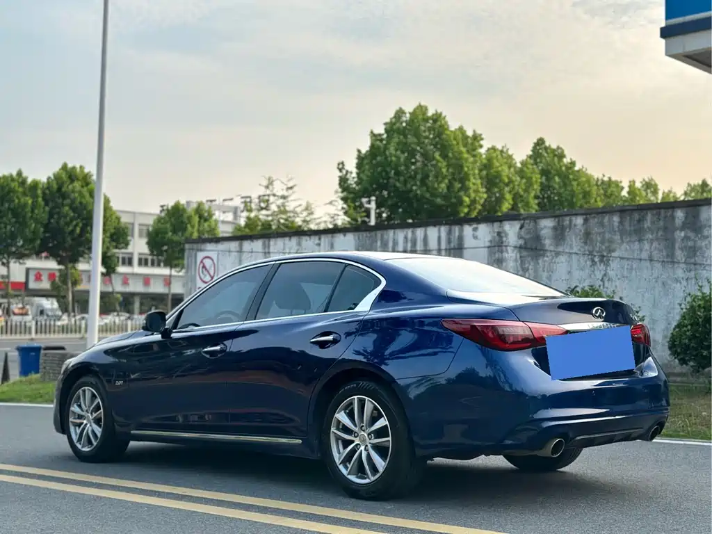 Infiniti Q50 L 2.0 T Comfort CN-VI