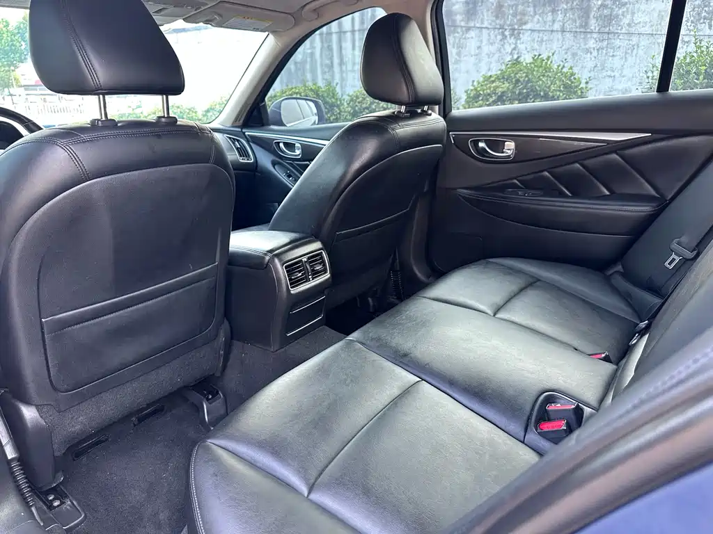 Infiniti Q50 L 2.0 T Comfort CN-VI